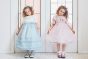 【左】 <br>11-681 リボンロングドレス <br>(★サックス/パープル) <br>・TODDLER ￥87,780～(100cm～140cm) <br>・SISTER ￥91,630-(150cm/160cm) <br>11-017あみタイツ <br>(★オフ白)￥2,860-(120/135cm) <br>11-013・014・015 グリッターシューズ <br>(★オフ白/ピンク/アカ)￥12,980～(17～24cm) <br><br>【右】 <br>11-680 オーガンジーリボンドレス <br>(★ピンク/サックス) ￥49,280～(100cm～140cm) <br>11-035 グログランリボンつきクルーソックス <br>(★オフ白/クロ)￥3,520-(11～23cm) <br>11-013・014・015 グリッターシューズ <br>(オフ白/★ピンク/アカ)￥12,980～(17～24cm)