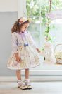 11-666 フラワーパークプリントエプロン風ジャンパースカート <br>(★アイボリー/ピンク) <br>・TODDLER ￥36,080～(100cm～140cm) <br>・SISTER ￥40,480-(150cm/160cm) <br>11-653 リボンフリル襟プルオーバー <br>(オフ白/★パープル) <br>・TODDLER ￥19,580～(100cm～140cm) <br>・SISTER ￥21,780-(150cm/160cm) <br>11-671 フラワーボンネット <br>(ピンク/★パープル)￥29,480-(Fサイズ) <br>11-674 はしごリボンフリルソックス <br>(アイボリー/★パープル)￥3,520-(14～23cm) <br>11-013・014・015 グリッターシューズ <br>(★オフ白/ピンク/アカ)￥12,980～(17～24cm)