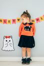 10-706 くろねこアップリケプルオーバー <br>(オフ白/★オレンジ) <br>・BABY￥15,180-(80cm/90cm) <br>・TODDLER￥16,280～(100～140cm) <br>11-710 ベロアバルーンパンツ <br>(★クロ) <br>・BABY￥12,980-(80cm/90cm) <br>・TODDLER￥14,080～(100～140cm) <br>11-036 リボンレースハイソックス <br>(オフ白/★クロ)￥3,520-(11～23cm) <br>10-523・524 布リボンストラップシューズ <br>(ピンク/アカ/★クロ)￥11,880～(14～21cm) <br>※19～21cmはアカ/クロ 2色のご用意です。