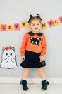 10-706 くろねこアップリケプルオーバー <br>(オフ白/★オレンジ) <br>・BABY￥15,180-(80cm/90cm) <br>・TODDLER￥16,280～(100～140cm) <br>11-710 ベロアバルーンパンツ <br>(★クロ) <br>・BABY￥12,980-(80cm/90cm) <br>・TODDLER￥14,080～(100～140cm) <br>11-036 リボンレースハイソックス <br>(オフ白/★クロ)￥3,520-(11～23cm) <br>10-523・524 布リボンストラップシューズ <br>(ピンク/アカ/★クロ)￥11,880～(14～21cm) <br>※19～21cmはアカ/クロ 2色のご用意です。