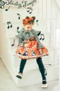 11-718 こねこ＆メロディープリントジャンパースカート <br>(ピンク/★オレンジ) <br>・TODDLER ￥37,180～(100cm～140cm) <br>・SISTER ￥41,580-(150cm/160cm) <br>11-707 ボーダーリボンプルオーバー <br>(グレー/★クロ) <br>・TODDLER ￥15,180～(100cm～140cm) <br>・SISTER ￥17,380-(150cm/160cm) <br>11-703 リバーシブルケープ <br>(アカ/★クロ)￥26,180-(Fサイズ) <br>11-723 ハロウインハットクリップ <br>(チャ/★クロ)￥27,280-(Fサイズ) <br>11-725 こねこ＆メロディーニーハイソックス <br>(ピンク/★クロ)￥3,520-(14～23cm) <br>11-013・014・015 グリッターシューズ <br>(★オフ白/ピンク/アカ)￥12,980～(17～24cm)