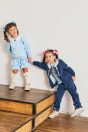 【左】<br> 11-101フリル付きデニム風ジャケット<br> (サックス/★コン)<br> ・TODDLER￥19,580～(110～140cm)<br> ・SISTER￥21,780-(Fサイズ)<br> 11-106オールスターベアプリントカットソー<br> (オフ白/★サックス)<br> ・TODDLER￥12,980～(110～140cm)<br> ・SISTER￥15,180-(150/160cm)<br> 11-112ハート刺繍デニム風スカラップパンツ<br> (サックス/★コン)<br> ・TODDLER￥16,280～(100～140cm)<br> ・SISTER￥18,480-(150/160cm)<br> 靴　参考商品<br> <br> 【右】<br> 11-101フリル付きデニム風ジャケット<br> (★サックス/コン)<br> ・TODDLER￥19,580～(110～140cm)<br> ・SISTER￥21,780-(Fサイズ)<br> 11-108デニム風フリルスカート<br> (★サックス/コン)<br> ・TODDLER￥16,280～(110-140cm)<br> ・SISTER￥18,480-(150/160cm)<br> 11-036リボンレースハイソックス<br> (★オフ白/クロ)￥3,520-(11～23cm)<br> 靴　参考商品<br>