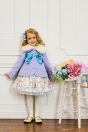 11-801ラッピングリボンショートコート<br> (ピンク/★サックス)<br> ・TODDLER￥50,380～(110～140cm)<br> ・SISTER￥54,780-(Fサイズ)<br> 11-811リボンチュールレースプルオーバー<br> (★アイボリー/ピンク)<br> ・TODDLER￥15,180～(100～140cm)<br> ・SISTER￥17,380-(150/160cm)<br> 11-815リトルバレリーナプリントスカート<br> (ピンク/★サックス)￥27,280～(100～140cm)<br> 11-827ドット＆ベロアリボンクリップ<br> (ピンク/★サックス)￥8,580-(Fサイズ)<br> 11-829バレエリボンタイツ<br> (ピンク/★サックス)￥5,830-(105/120/135/150cm)<br> 11-013・014・015 グリッターシューズ<br> (★オフ白/ピンク/アカ)￥12,980～(17～24cm)