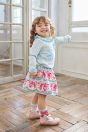10-207シフォンフリルリボンプルオーバー<br> (ピンク/★サックス)<br> ・BABY￥14,080-(80/90cm)<br> ・TODDLER￥15,180～(100～140cm)<br> 10-210アンティークリボンレースプリントパンツ付きスカート<br> (ピンク/★サックス)<br> ・BABY￥12,980-(Fサイズ)<br> 10-225アンティークリボンソックス<br> (ピンク/★サックス)<br> ・BABY￥3,520-(13～15cm)<br> ・TODDLER￥3,520-(14cm～23cm)<br> 10-017/11-017/018<br> 布リボンストラップシューズ<br> (★ピンク/アカ/クロ)<br> ・BABY￥11,880-(14cm)<br> ・TODDLER￥12,980～(15～21cm)