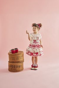11-307ストロベリーバニープルオーバー<br> (★アイボリー/ミント)<br> ・TODDLER￥18,480～(100～140cm)<br> 11-313ストロベリーバニーティータイムプリントパンツインスカート<br> (ミント/★アカ)<br> ・TODDLER￥26,180～(100～140cm)<br> 11-330ストロベリーリボンクリップ<br> (ミント/★アカ)<br> ・TODDLER￥15,180-(Fサイズ)<br> 11-005グログランリボン付きクルーソックス<br> (ピンク/サックス/★アカ)<br> ・TODDLER￥3,850-(11cm～15cm)<br> ・SISTER￥3,850-(17cm～20cm)<br> 11-000/001/002 グリッターシューズ<br> (★オフ白/ピンク/アカ)￥14,080～(17～24cm)