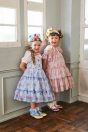 【左】<br> 11-323/12-323/10-323チュールブーケプリントワンピース<br> (アイボリー/★サックス)<br> ・BABY￥31,680～(90cm)<br> ・TODDLER￥33,880～(100～140cm)<br> ・SISTER￥38,280-(150/160cm)<br> 11-331ブーケヘッドドレス<br> (★サックス/パープル)<br> ・TODDLER￥25,080-(Fサイズ)<br> 11-005グログランリボン付きクルーソックス<br> (ピンク/★サックス/アカ)<br> ・TODDLER￥3,850-(11cm～15cm)<br> ・SISTER￥3,850-(17cm～20cm)<br> 11-000/001/002 グリッターシューズ<br> (★オフ白/ピンク/アカ)￥14,080～(17～24cm)<br> 【右】<br> 11-323/12-323/10-323チュールブーケプリントワンピース<br> (★アイボリー/サックス)<br> ・BABY￥31,680～(90cm)<br> ・TODDLER￥33,880～(100～140cm)<br> ・SISTER￥38,280-(150/160cm)<br> 11-331ブーケヘッドドレス<br> (サックス/★パープル)<br> ・TODDLER￥25,080-(Fサイズ)<br> 11-035 グログランリボンつきクルーソックス <br> (★オフ白)￥3,520-(11～23cm)<br> ・SISTER￥3,850-(17cm～20cm)<br> 11-000/001/002 グリッターシューズ<br> (★オフ白/ピンク/アカ)￥14,080～(17～24cm)